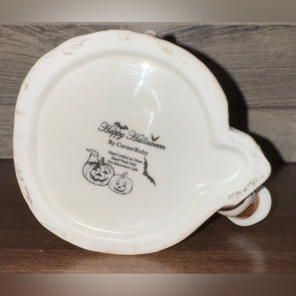 🥰 Halloween Haunted House Mug with Ghost 👻 & Pumpkin 🎃 Accents by Corner Ruby - Picture 10 of 11